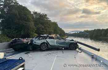 POL-DU: Duisburg/Essen: Autos auf Tankmotorschiff kollidieren mit Brücke