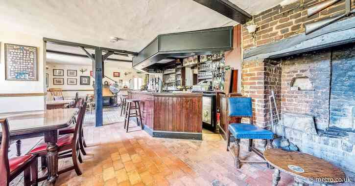 ‘Haunted’ pub home to ’18th-century ghost’ up for sale at auction