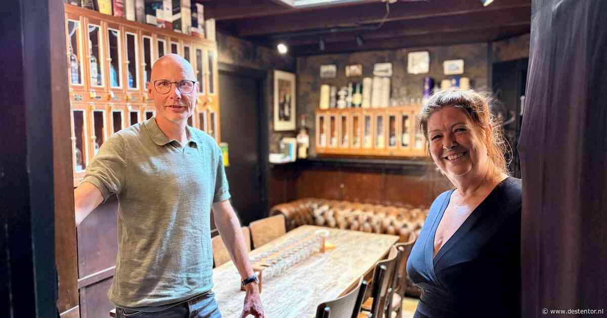In deze Zwolse kroeg hebben 55 gasten een locker voor hun whisky: ‘We hebben een wachtlijst’