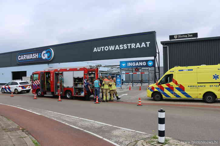 Meerdere werknemers gewond aan handen door onbekende gevaarlijke stof