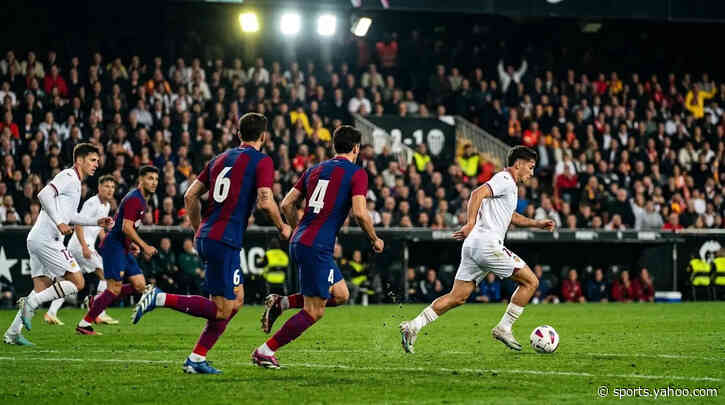 Barcelona hold off Levante fightback to stay three points clear