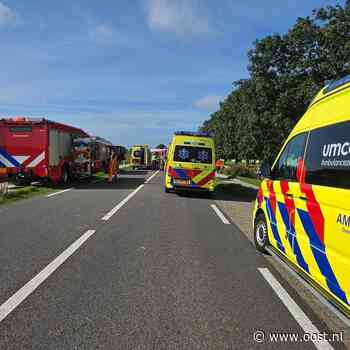 Drie ernstig gewonden door ongeluk met meerdere auto's en vrachtwagen op N333 bij Zuidveen