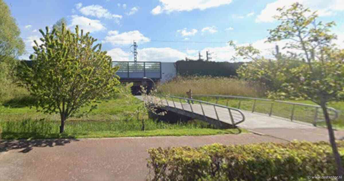 Jongen onder spoorbrug bij Lelystad gedwongen te pinnen, verdachten zouden ook zijn vriend hebben geslagen