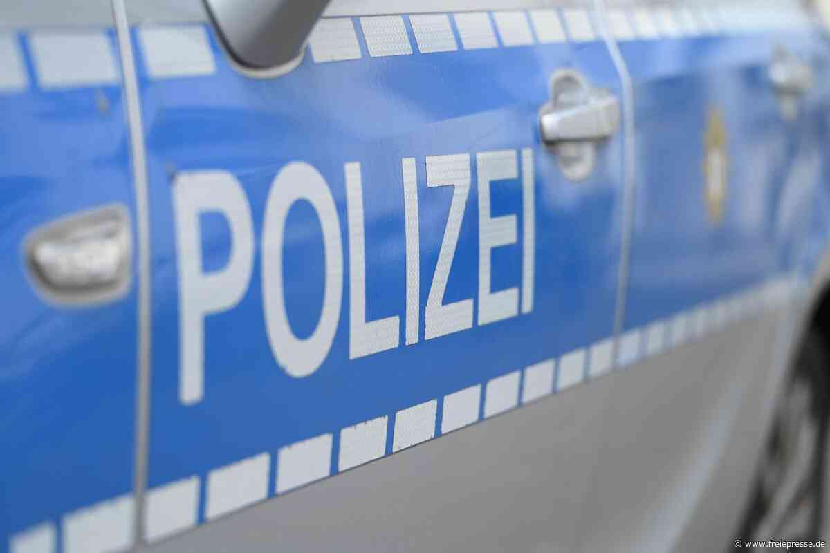 Langenbernsdorf: Unbekannter bedrängt Frau im Wald
