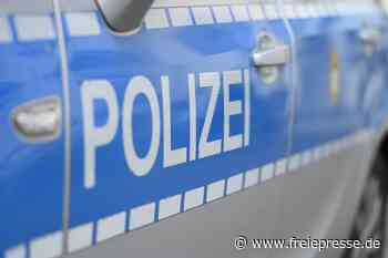 Langenbernsdorf: Unbekannter bedrängt Frau im Wald