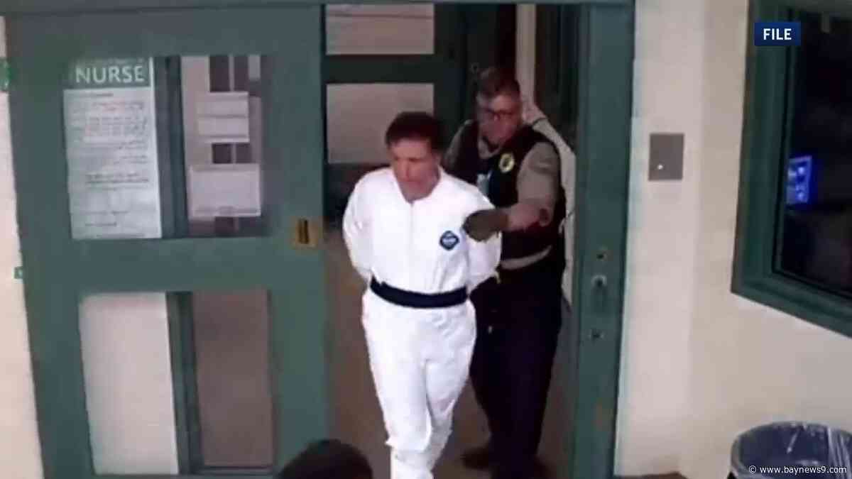 Plastic surgeon accused of killing attorney to represent himself in death penalty trial