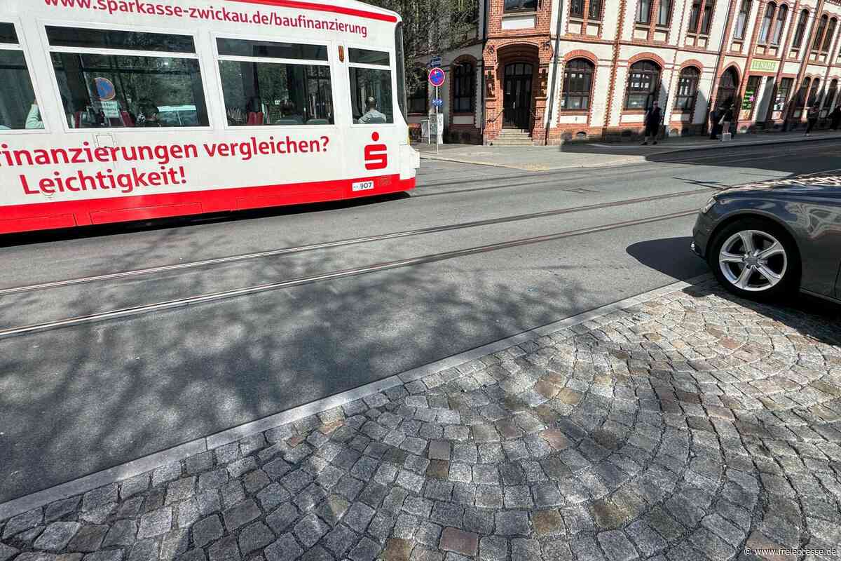 Messerattacke am Zwickauer Neumarkt: Polizei sucht weiter nach dem Täter