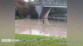 Burst water main disrupts race traffic