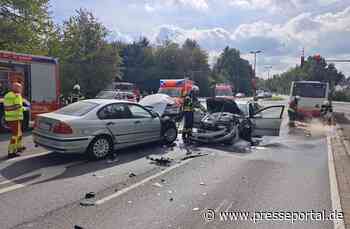 FW-EN: Fahrzeug gerät nach Verkehrsunfall in Brand