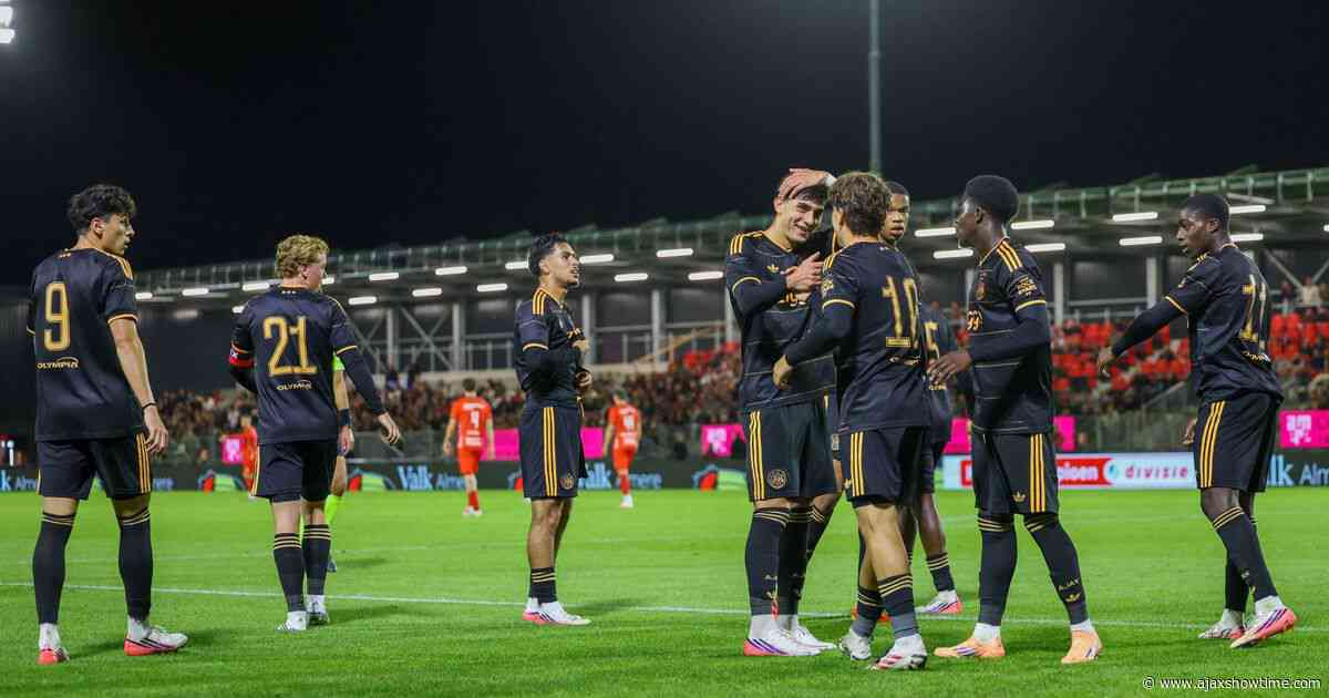 Sutorius ziet versterkingen Jong Ajax aan het werk: 'Maar zie ze niet opbloeien in Ajax 1'