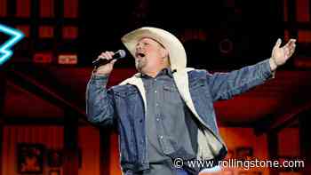 Garth Brooks, Kelly Clarkson, Willie Nelson Set for Stagecoach 2027
