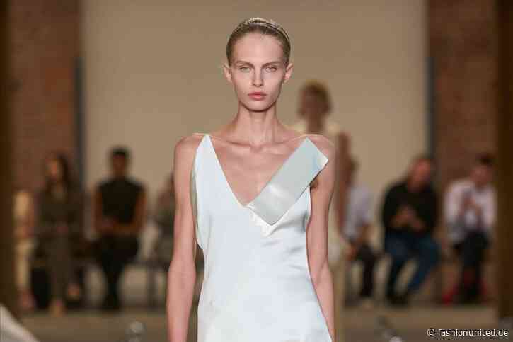 Calvin Klein Collection setzt die Auseinandersetzung mit dem ‘amerikanischen Minimalismus’ für das Frühjahr 2027 fort