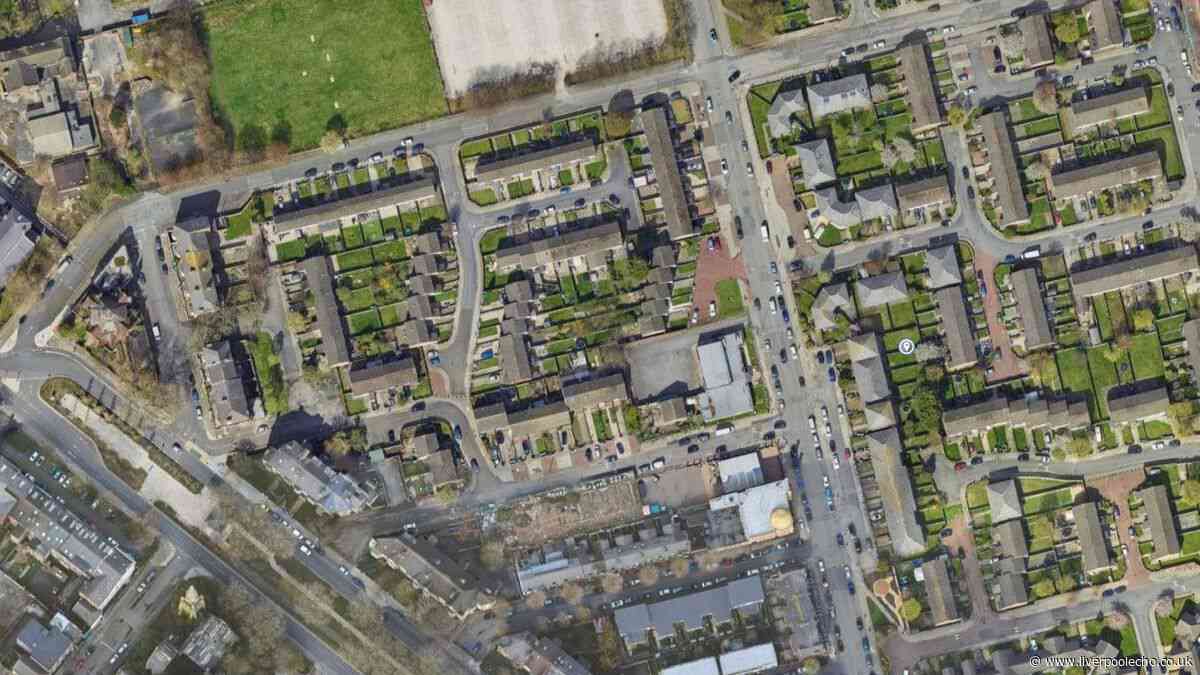 Man Tasered after car crashes into two parked cars in Toxteth