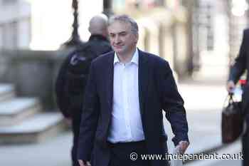 Former cabinet secretary handed record-breaking £860,000 payout after being forced out, report reveals