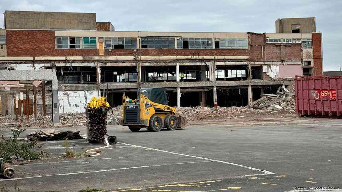 Work begins on Lidl's giant Edge Hill store as Taskers building demolished