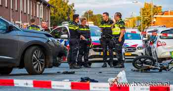 Beschonken bromfietser vlucht na botsing in Breda, buurtbewoners grijpen hem bij zijn kraag