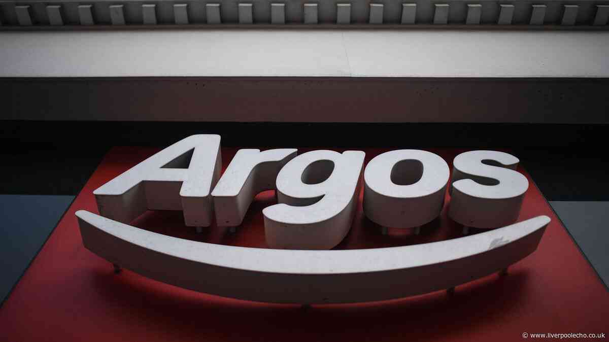 Argos reduces £55 chandelier to £36 that looks 'stunning' in the bedroom
