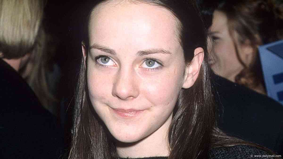 See Hunger Games star Jena Malone now at age 41 as she poses naked in a bathtub while revealing new career