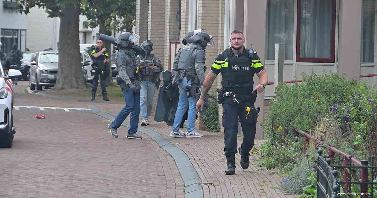 Geschokte buren vrezen wat er nog gaat komen na inval in ‘probleemflat’
