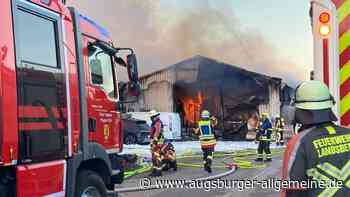 Großbrand in Pflugdorf zerstört Lagerhallen mit Oktoberfest-Souvenirs