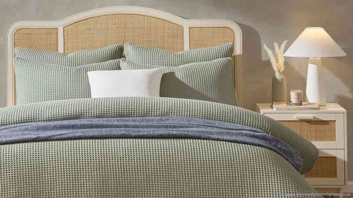 'Luxurious' Dusk bedding reduced to £18 is 'such high quality shoppers have used it for years'