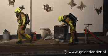Brand in meer dan 100 jaar oude woning in Doornenburg: ‘twee kinderen en volwassene naar ziekenhuis’
