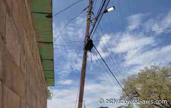 Poste a punto de ceder amenaza a familias de Barrio Nuevo en Carora