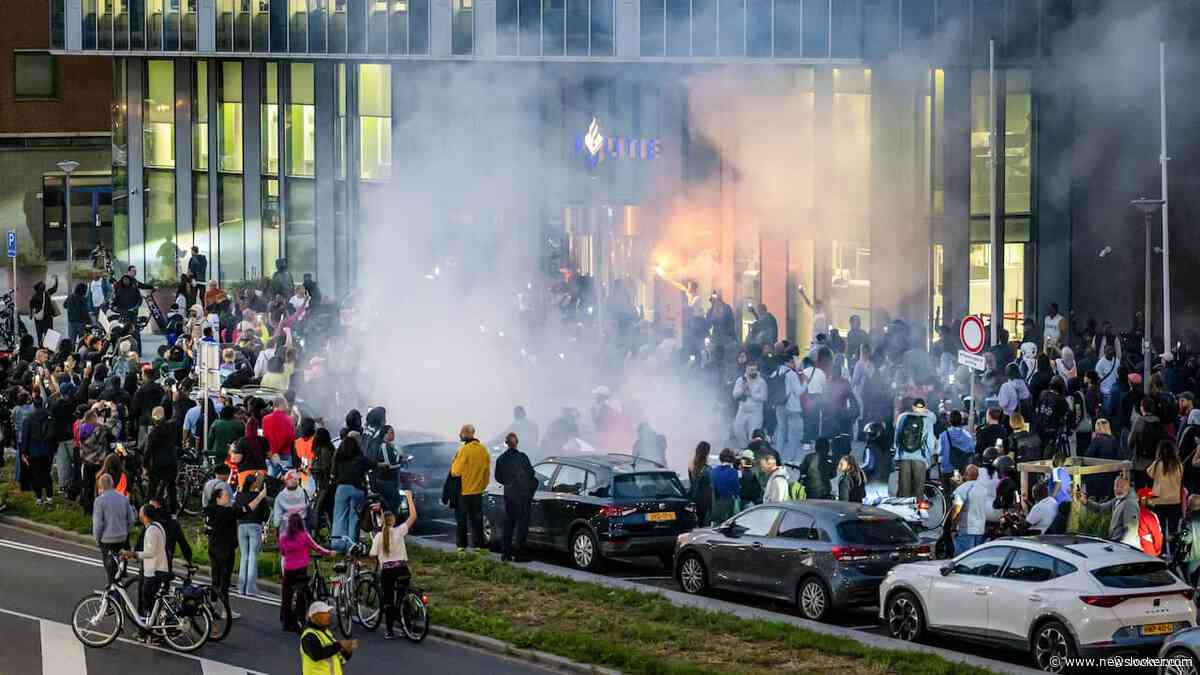 Politiebureau en ME bekogeld na stille tocht voor man die omkwam bij arrestatie