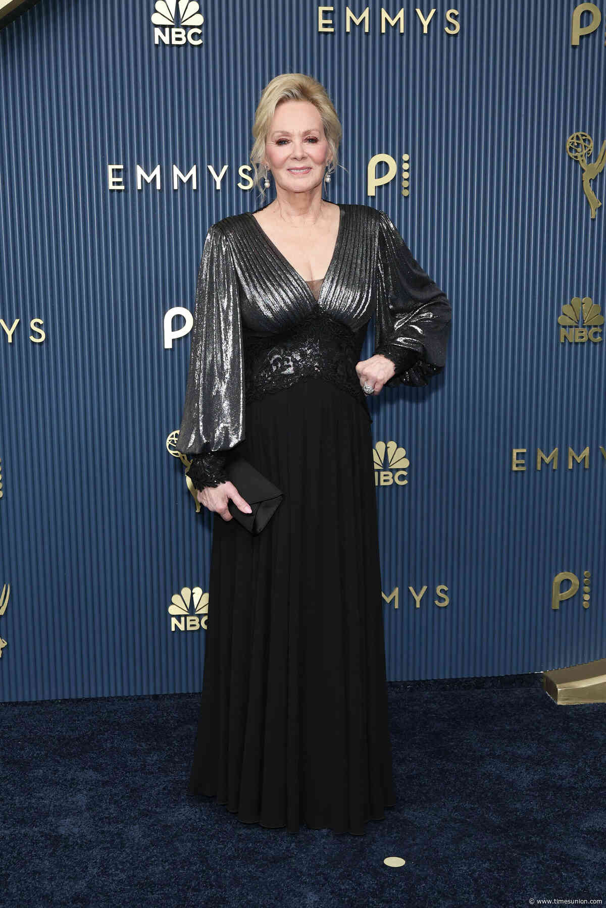 Live: Jean Smart, Kate O'Flynn win comedy Emmys