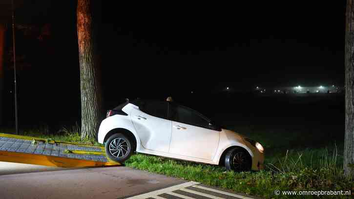 Auto in de sloot in Andel, bestuurder naar huis gegaan