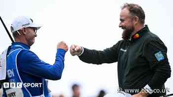 Inspired Lowry takes four-shot lead into final day