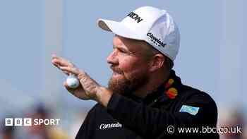 Brilliant Lowry surges clear as McIlroy struggles