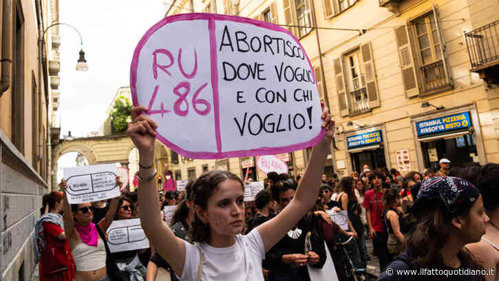 Aborto farmacologico fuori dall’ospedale, l’Italia resta indietro: Regioni in ritardo tra ostacoli burocratici e delibere rimaste sulla carta
