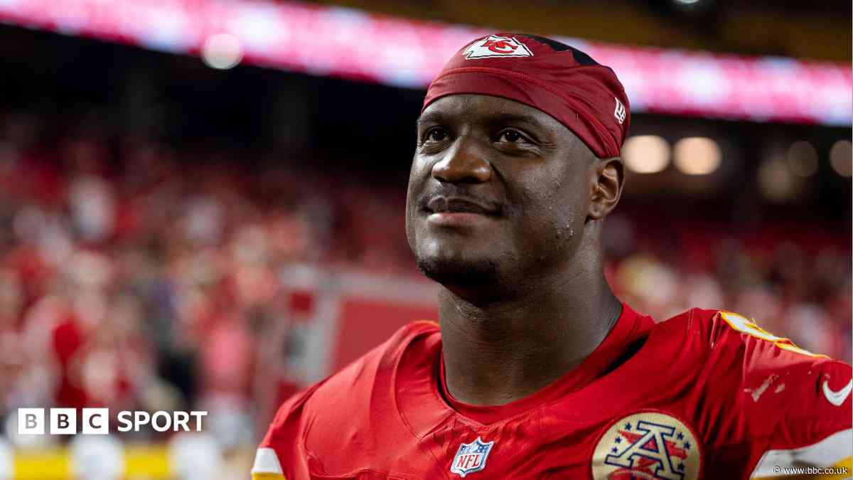 Walker stars for Chiefs as Swift & Cruise watch on