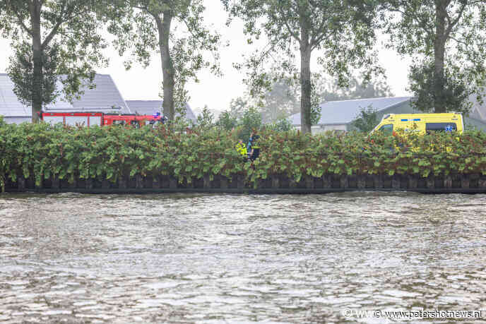 Brandweer haalt man uit Amsterdam Rijnkanaal