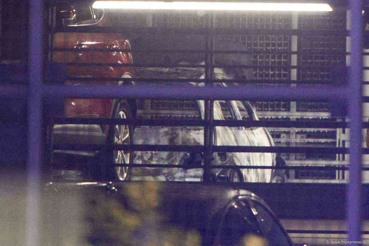 Parkhaus am Leipziger Hauptbahnhof: Zwei Autos vollständig ausgebrannt