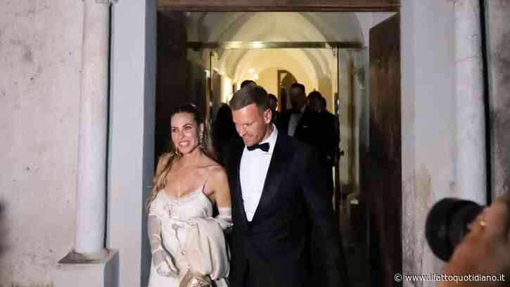 “Non è una questione di vendetta o rivincita. Fa parte della vita… Se decidi di stare con una persona e condividere la vita, parti dalla fiducia. Perché se non ti fidi, come fai?”: così Ilary Blasi dopo il matrimonio
