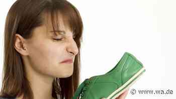 Diese kleinen Dinge sollen stinkende Schuhe wieder frisch machen