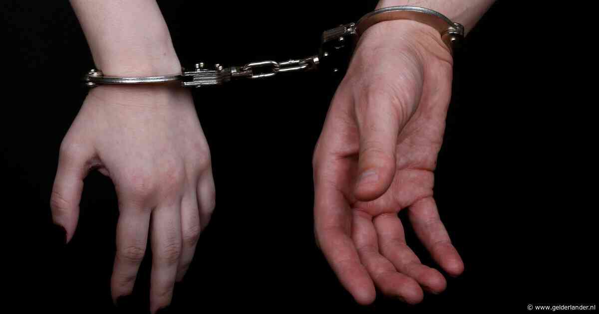 Internationaal gezocht stel gepakt vlak over Duitse grens: slachtoffer gemarteld en gewurgd