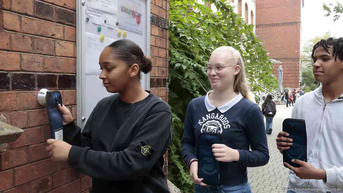 Toben statt TikTok: Was ein Handyverbot an dieser Braunschweiger Schule bewirkt