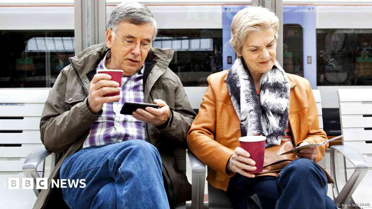 State pension likely to top £13,000 a year as UK wage growth slows to 3.9%