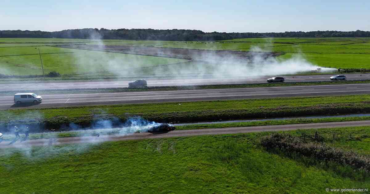 Langs meerdere snelwegen brandend materiaal aangetroffen, rijstroken en complete rijbanen afgesloten