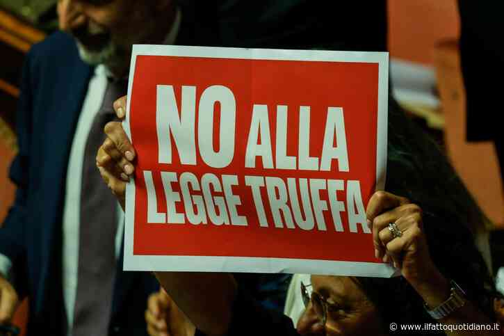 Legge elettorale, al Senato le proteste delle opposizioni con cartelli in Aula prima del voto