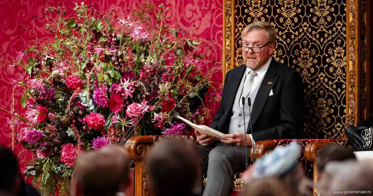 Koning spreekt over Overasselt in troonrede: ‘Jongeren niet in criminaliteit laten meezuigen’