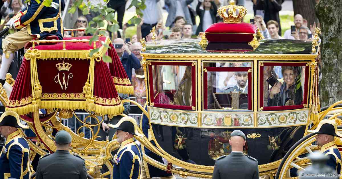 LIVE Prinsjesdag | Koninklijke familie onderweg naar paleis Noordeinde voor balkonscène