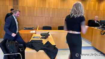 Missbrauch auf Toilette : Polizistin wegen Vergewaltigung einer 14-Jährigen angeklagt