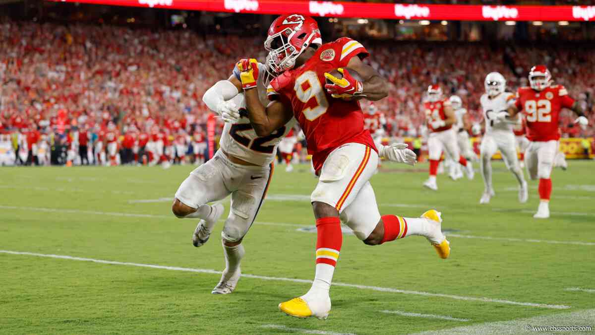 Kenneth Walker III and Chiefs run roughshod over Broncos; Michigan climbs CFB Power Rankings