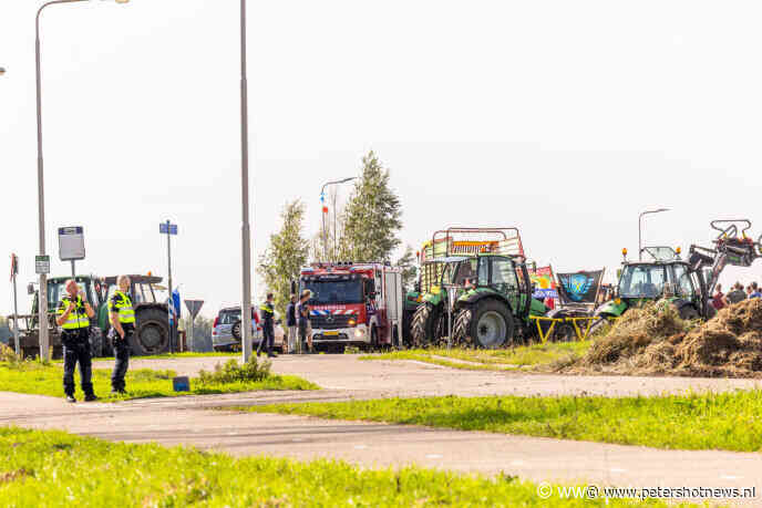 Boeren opgepakt na actie langs snelweg met brandende hooibalen
