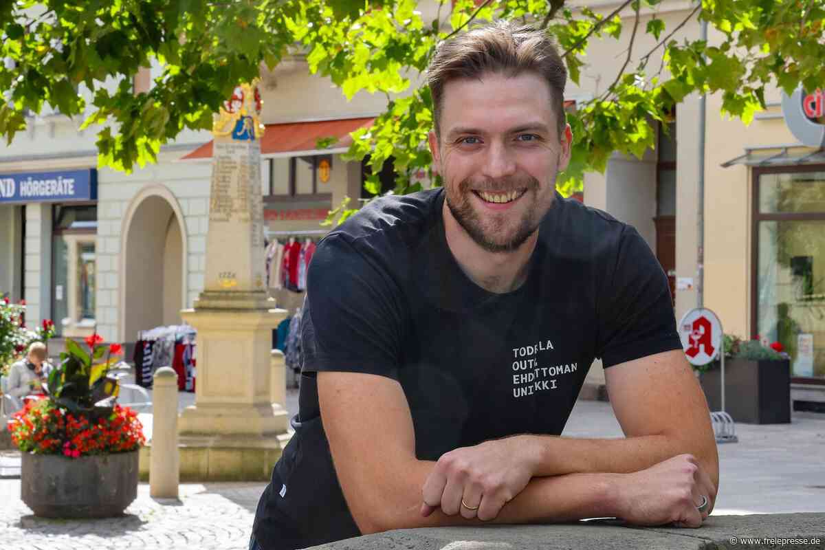 Eispiraten Crimmitschau: Ein Eishockey-Center, der an einen Basketball-Profi erinnert