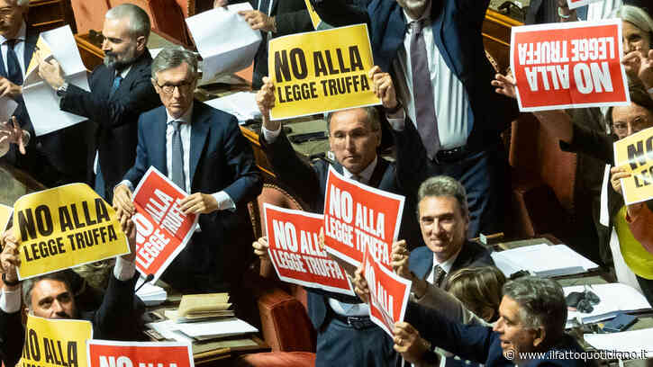 Morsi, pugni, lanci di oggetti contro il Presidente del Senato: la “legge truffa” del 1953 e il dibattito parlamentare più violento della storia d’Italia